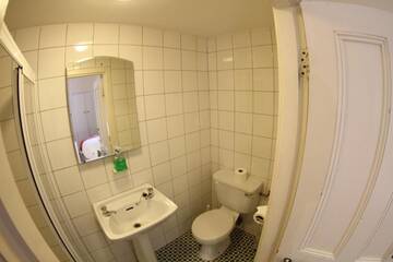 Фото номера Трехместный номер Гостевой дом Rolling Wave Guesthouse г. Бандоран 7