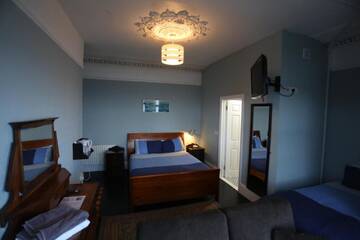Фото номера Трехместный номер с видом на море Гостевой дом Rolling Wave Guesthouse г. Бандоран 12