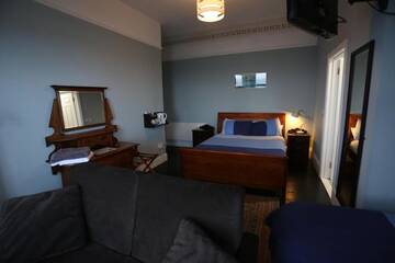 Фото номера Трехместный номер с видом на море Гостевой дом Rolling Wave Guesthouse г. Бандоран 25