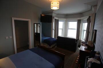 Фото номера Трехместный номер с видом на море Гостевой дом Rolling Wave Guesthouse г. Бандоран 23