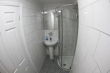 Фото номера Трехместный номер с видом на море Гостевой дом Rolling Wave Guesthouse г. Бандоран 7