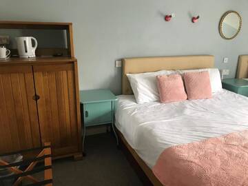 Фото номера Трехместный номер с видом на море Гостевой дом Rolling Wave Guesthouse г. Бандоран 34