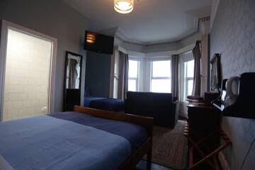 Фото номера Трехместный номер с видом на море Гостевой дом Rolling Wave Guesthouse г. Бандоран 28