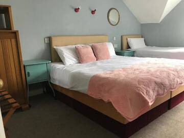 Фото номера Трехместный номер с видом на море Гостевой дом Rolling Wave Guesthouse г. Бандоран 33