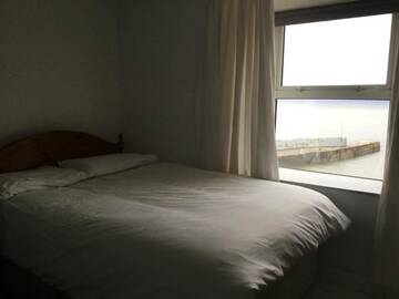 Фото номера Трехместный номер с видом на море Лоджи The Boathouse Lodge Hostel г. Бандоран 14