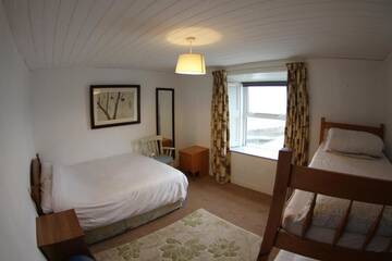 Фото номера Трехместный номер с видом на море Лоджи The Boathouse Lodge Hostel г. Бандоран 25