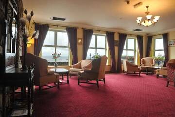 Фото номера Двухместный номер с 1 кроватью с видом на море Отель Fitzgeralds Hotel г. Бандоран 19