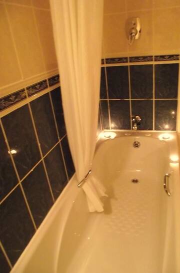 Фото номера Трехместный номер Гостевой дом Bank House Guesthouse г. Бандоран 5