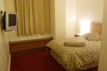 Фото номера Двухместный номер с 1 кроватью Гостевой дом Bank House Guesthouse г. Бандоран 5