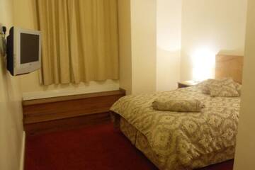 Фото номера Двухместный номер с 1 кроватью Гостевой дом Bank House Guesthouse г. Бандоран 6