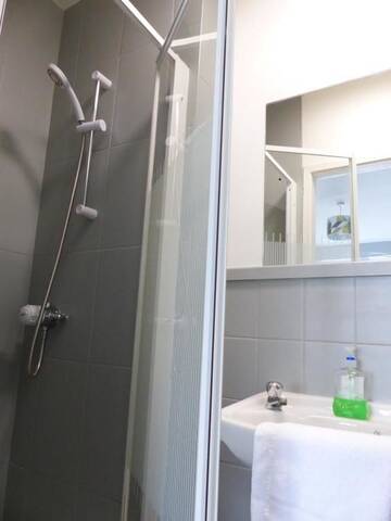 Фото номера Двухместный номер с 1 кроватью Хостелы Rougey Lodge Hostel г. Бандоран 18