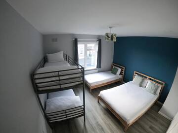 Фото номера Семейный номер (для 2 взрослых и 3 детей) Хостелы Rougey Lodge Hostel г. Бандоран 4