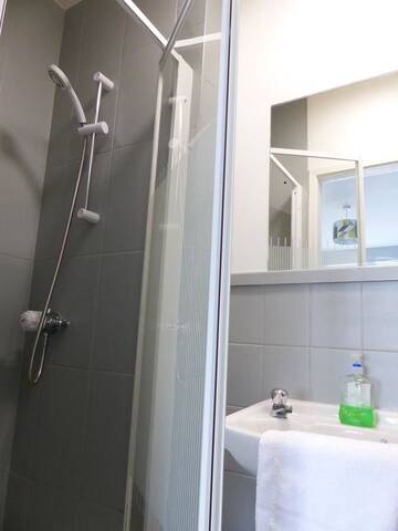 Фото номера Двухместный номер с 1 кроватью Хостелы Rougey Lodge Hostel г. Бандоран 6