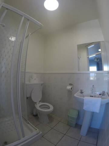 Фото номера Двухместный номер с 1 кроватью Хостелы Rougey Lodge Hostel г. Бандоран 5