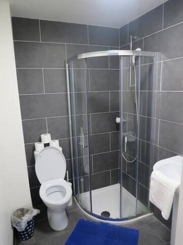 Фото номера Общий шестиместный номер для мужчин и женщин Хостелы Rougey Lodge Hostel г. Бандоран 6