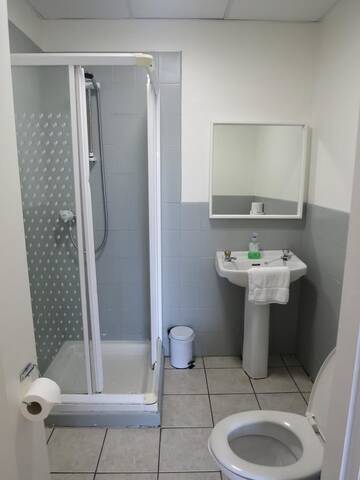 Фото номера Трехместный номер Хостелы Rougey Lodge Hostel г. Бандоран 4