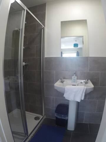 Фото номера Общий шестиместный номер для мужчин и женщин Хостелы Rougey Lodge Hostel г. Бандоран 7