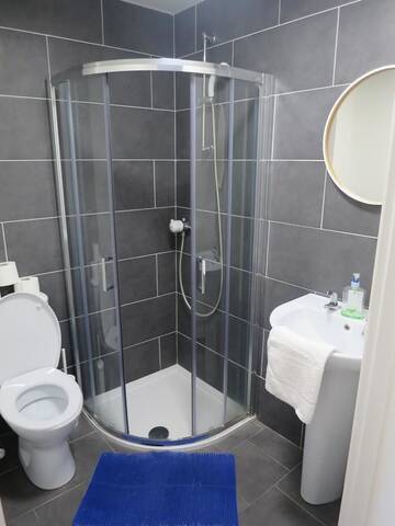 Фото номера Общий шестиместный номер для мужчин и женщин Хостелы Rougey Lodge Hostel г. Бандоран 5