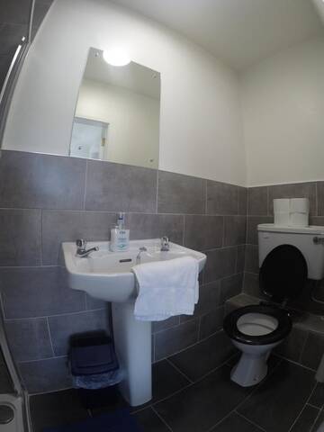 Фото номера Общий шестиместный номер для мужчин и женщин Хостелы Rougey Lodge Hostel г. Бандоран 8