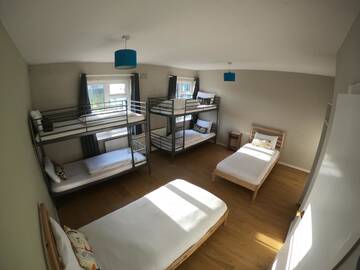 Фото номера Общий шестиместный номер для мужчин и женщин Хостелы Rougey Lodge Hostel г. Бандоран 3
