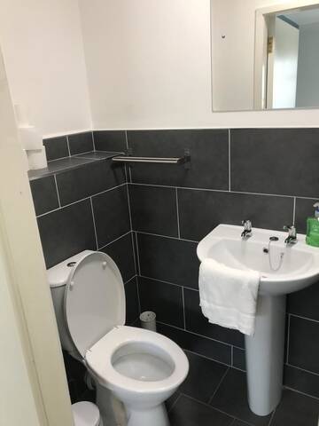 Фото номера Семейный номер (для 2 взрослых и 3 детей) Хостелы Rougey Lodge Hostel г. Бандоран 6