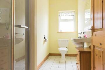 Фото номера Дом с 2 спальнями Дома для отпуска Bunhovil - 2 Bedroom Bungalow г. Бандоран 25