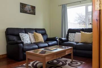 Фото номера Дом с 2 спальнями Дома для отпуска Bunhovil - 2 Bedroom Bungalow г. Бандоран 29