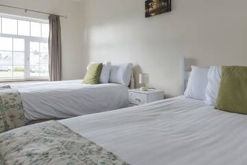 Фото номера Дом с 2 спальнями Дома для отпуска Bunhovil - 2 Bedroom Bungalow г. Бандоран 9