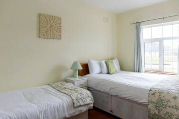 Фото номера Дом с 2 спальнями Дома для отпуска Bunhovil - 2 Bedroom Bungalow г. Бандоран 36