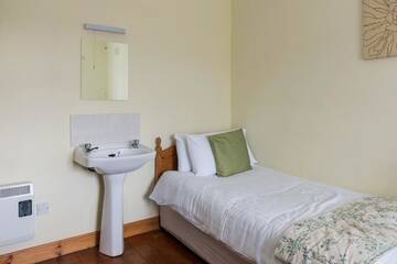 Фото номера Дом с 2 спальнями Дома для отпуска Bunhovil - 2 Bedroom Bungalow г. Бандоран 34