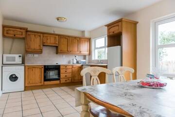 Фото номера Дом с 3 спальнями Дома для отпуска Marine View 3 - Bed Townhouse г. Бандоран 8