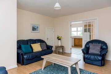 Фото номера Дом с 3 спальнями Дома для отпуска Marine View 3 - Bed Townhouse г. Бандоран 47