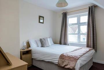 Фото номера Дом с 3 спальнями Дома для отпуска Marine View 3 - Bed Townhouse г. Бандоран 14