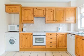 Фото номера Смежный дом с 3 спальнями Дома для отпуска Marine View 3 - Bed Townhouse г. Бандоран 5