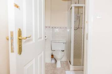 Фото номера Дом с 3 спальнями Дома для отпуска Marine View 3 - Bed Townhouse г. Бандоран 32