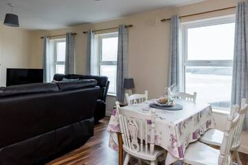 Фото номера Таунхаус с 2 спальнями Дома для отпуска Ocean View - 2 Bed Townhouse г. Бандоран 19