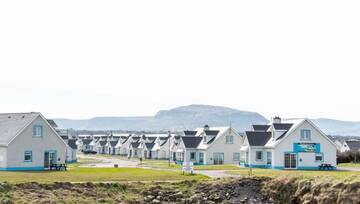 Фото номера Отдельный дом с 4 спальнями Дома для отпуска Portbeg Holiday Homes at Donegal Bay г. Бандоран 98