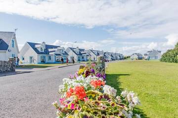 Фото номера Отдельный дом с 4 спальнями Дома для отпуска Portbeg Holiday Homes at Donegal Bay г. Бандоран 79