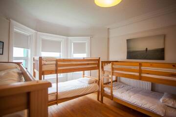 Фото номера Односпальная кровать в общем номере для женщин Хостелы TurfnSurf Lodge г. Бандоран 2