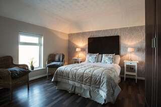 Фото Отели типа «постель и завтрак» Maddens Bridge Bar &amp; Guesthouse г. Бандоран